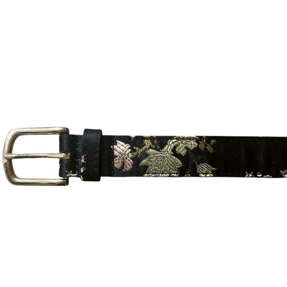 Black Embroidered Floral Glossy Manmade Belt Size Small/Medium - Picture 6 of 9